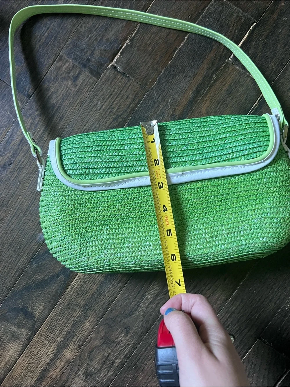 Green Straw Shoulder Bag with Flower Accents - Picture 5 of 6